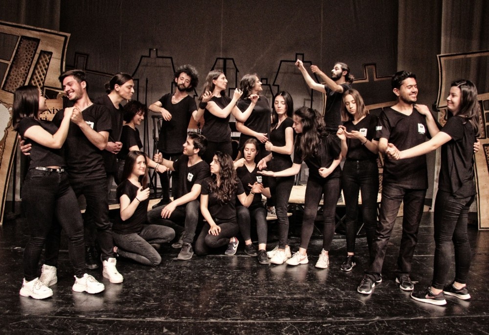 AVP’de gençlerin gecesi 