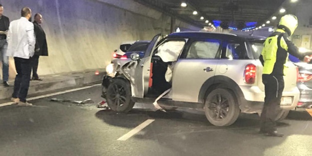 Avrasya Tüneli'nde kaza! Trafik durdu