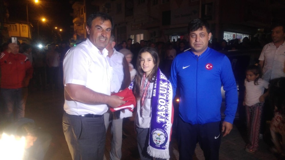 Avrupa 3.’sü Eda Nur Ersoy’a memleketinde coşkulu karşılama 