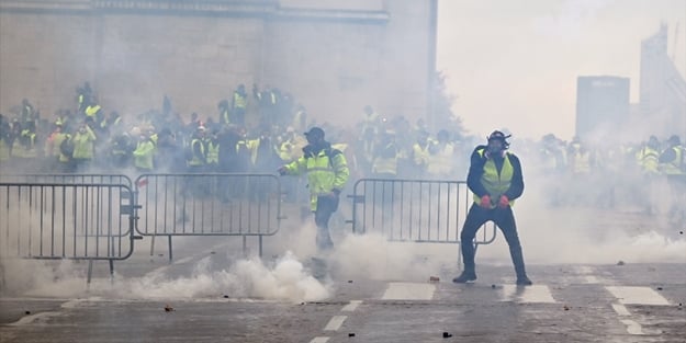 Avrupa Baharı'nda protestoculara orantısız güç! 158 gözaltı, 65 yaralı!