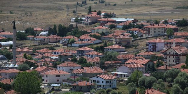Associated Press servis etti... Avrupa bu köyü konuşuyor