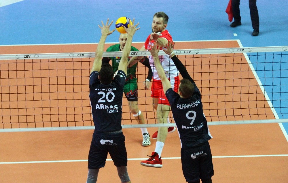 Avrupa Erkekler CEV Kupası: Arkas: 3 - Dinamo Bükreş: 1 