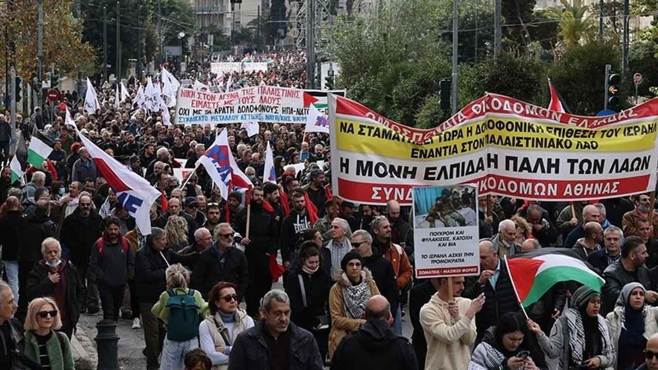 Avrupa halkı ayakta siyonist katillere öfke büyüyor! Atina sokakları Filistin bayraklarıyla donatıldı!
