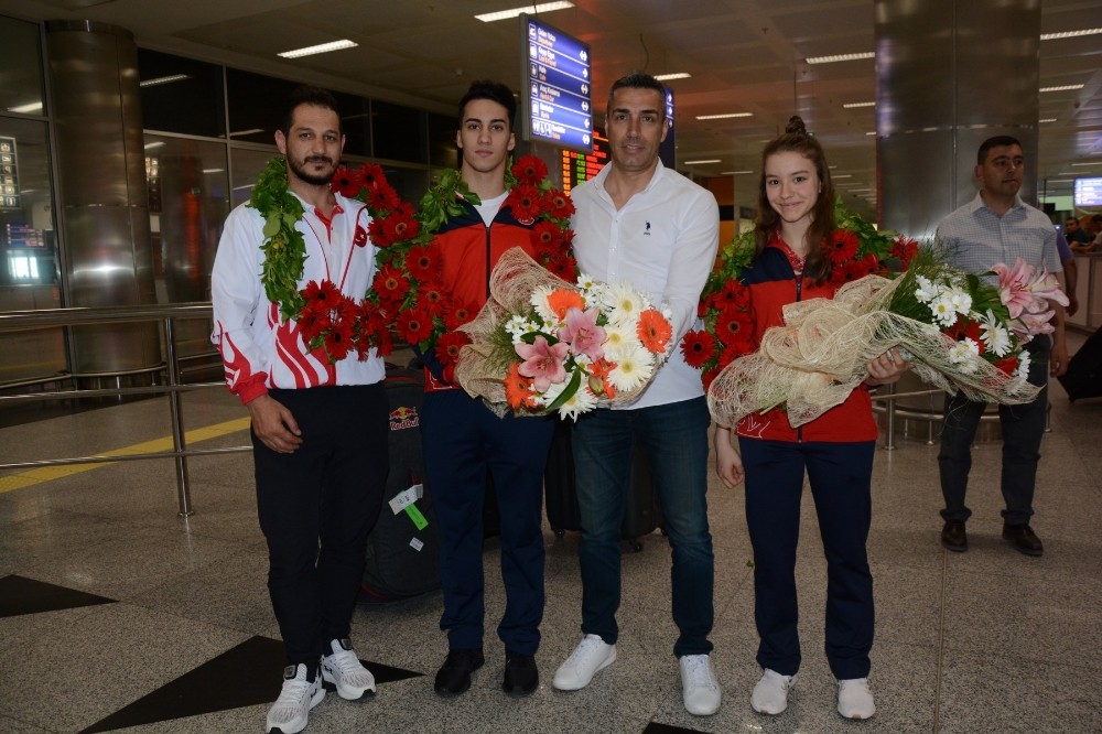 Avrupa ikincisi cimnastikçiler yurda döndü 