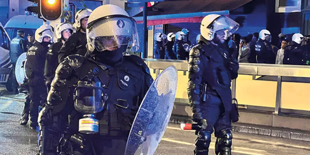 Avrupa karışıyor! Polis sokağa indi