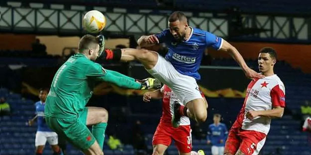 Avrupa Ligi'nde hastaneye gönderen tekme