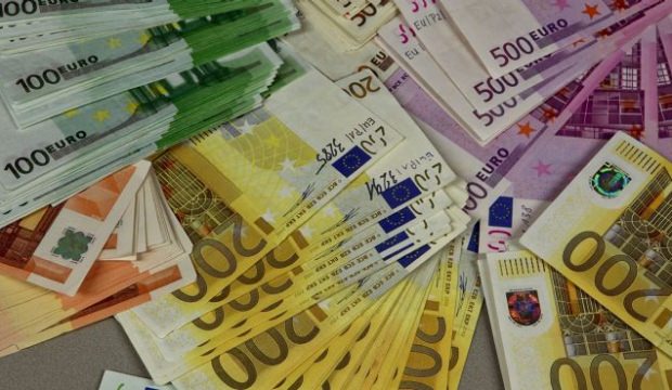 Avrupa Merkez Bankası, 100 ve 200`lük euroları yeniledi