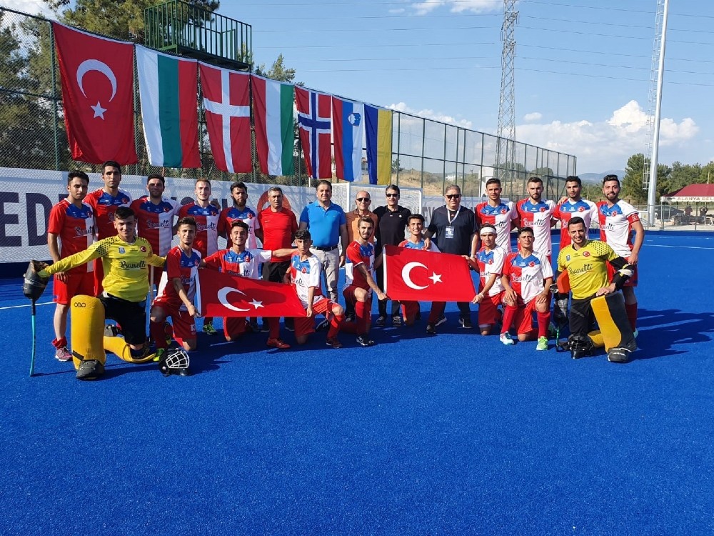 Avrupa Şampiyonasında Polisgücü Erkek Hokey takımı destan yazıyor 