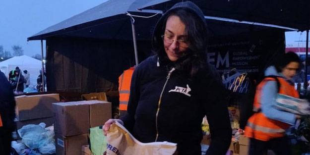 Avrupa şirinliği! Ukrayna'ya hayvan maması yardımı