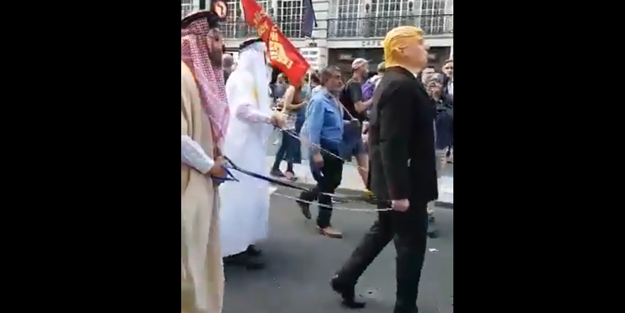 Avrupa ülkesinde dikkat çeken görüntüler! Trump'ın kuklası BAE ve Suud