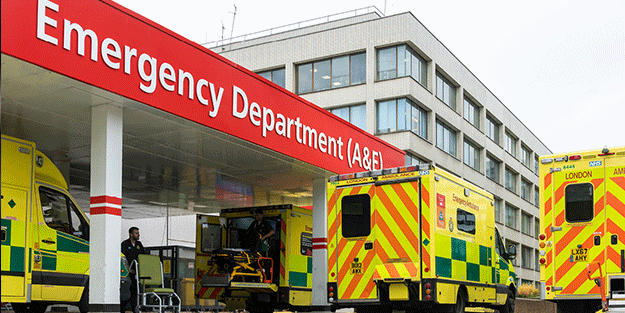 Avrupa ülkesinde durum vahim! İnsanlar acilde beklemekten ölüyor