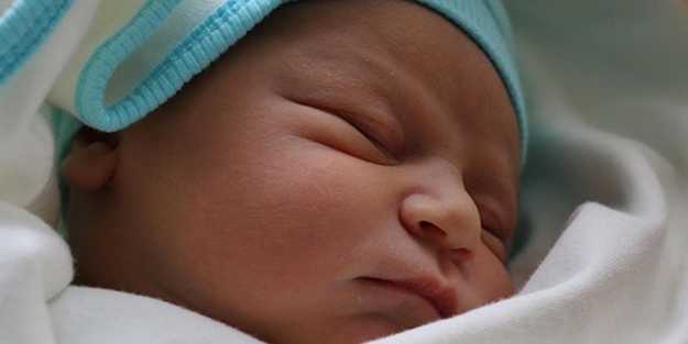 Avrupa ülkesinde şaşırtan olay! 10 yıl sonra ilk kez erkek bebek doğdu