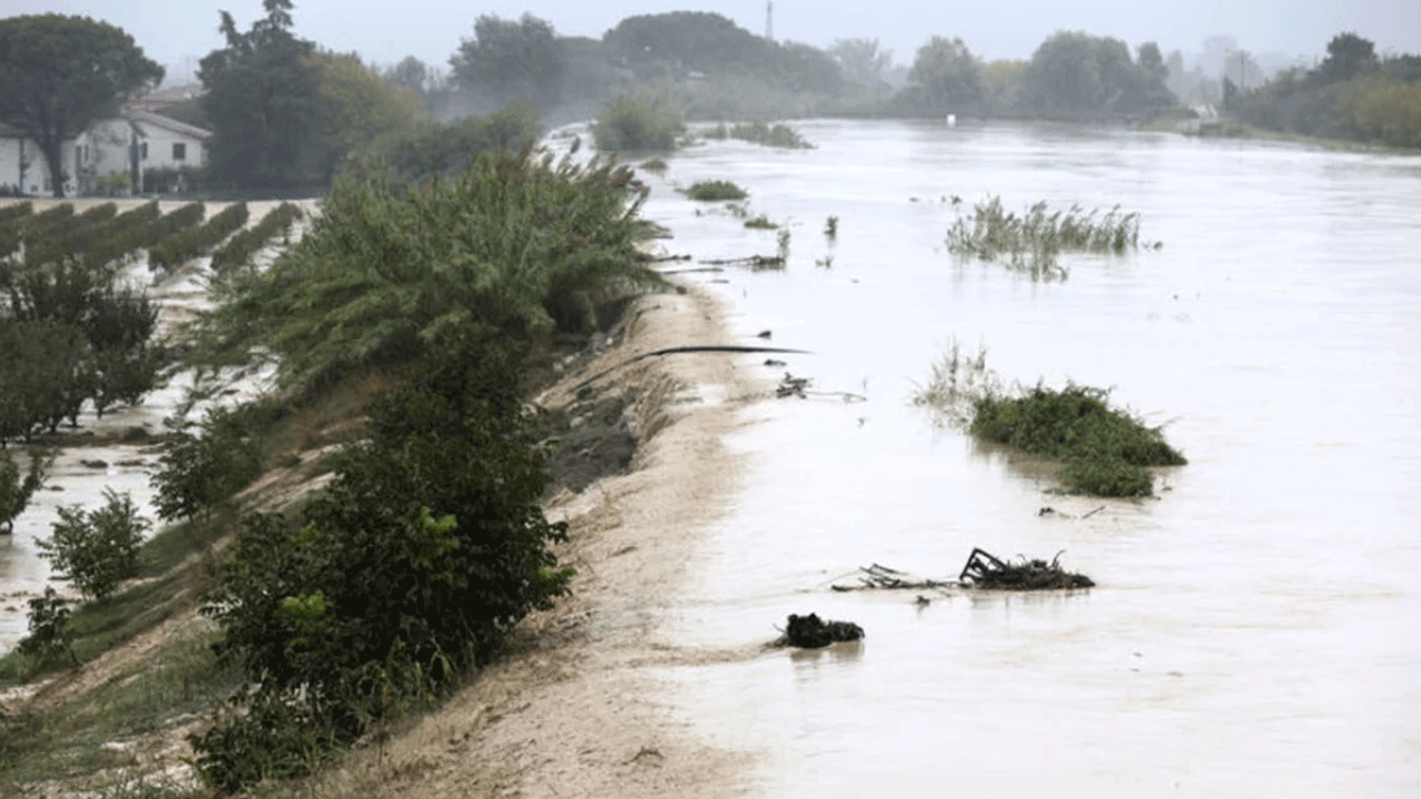 Avrupa ülkesinde sel alarmı
