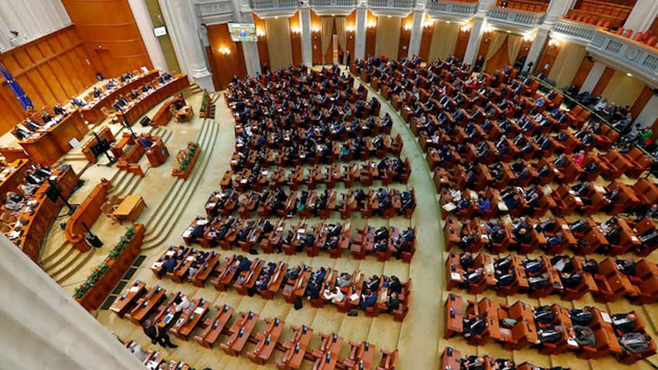 Avrupa ülkesinde hükümet düştü, başbakan görevden alındı