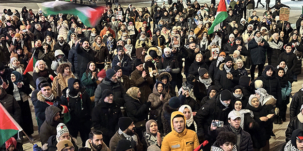 Avrupa ülkesinde yüzlerce kişi yılbaşı kutlaması yerine Gazze'ye destek gösterisi düzenledi