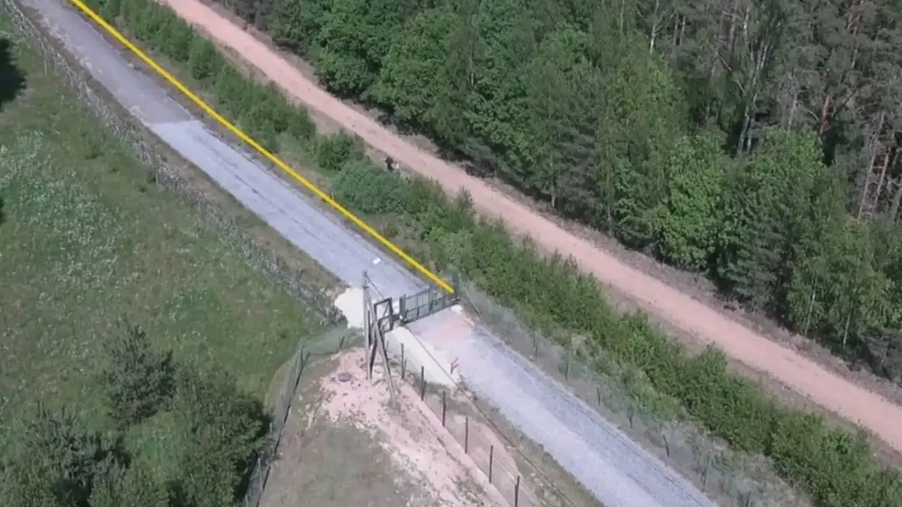 Avrupa ülkesinin sınırında silahlı Rus askerleri görüldü!