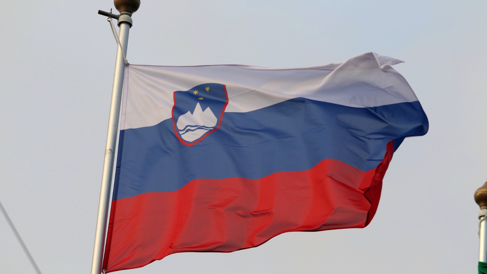 Avrupa'da akaryakıt alarmı: Slovenya ordusu sevkiyat için sahaya indi