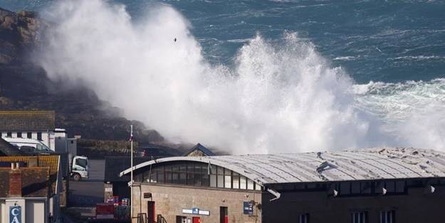 Avrupa'da alarm! Ölüler var