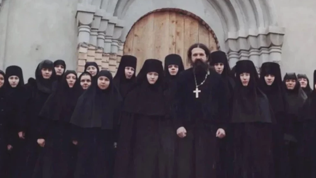 Avrupa’da casus rahibeler alarmı!