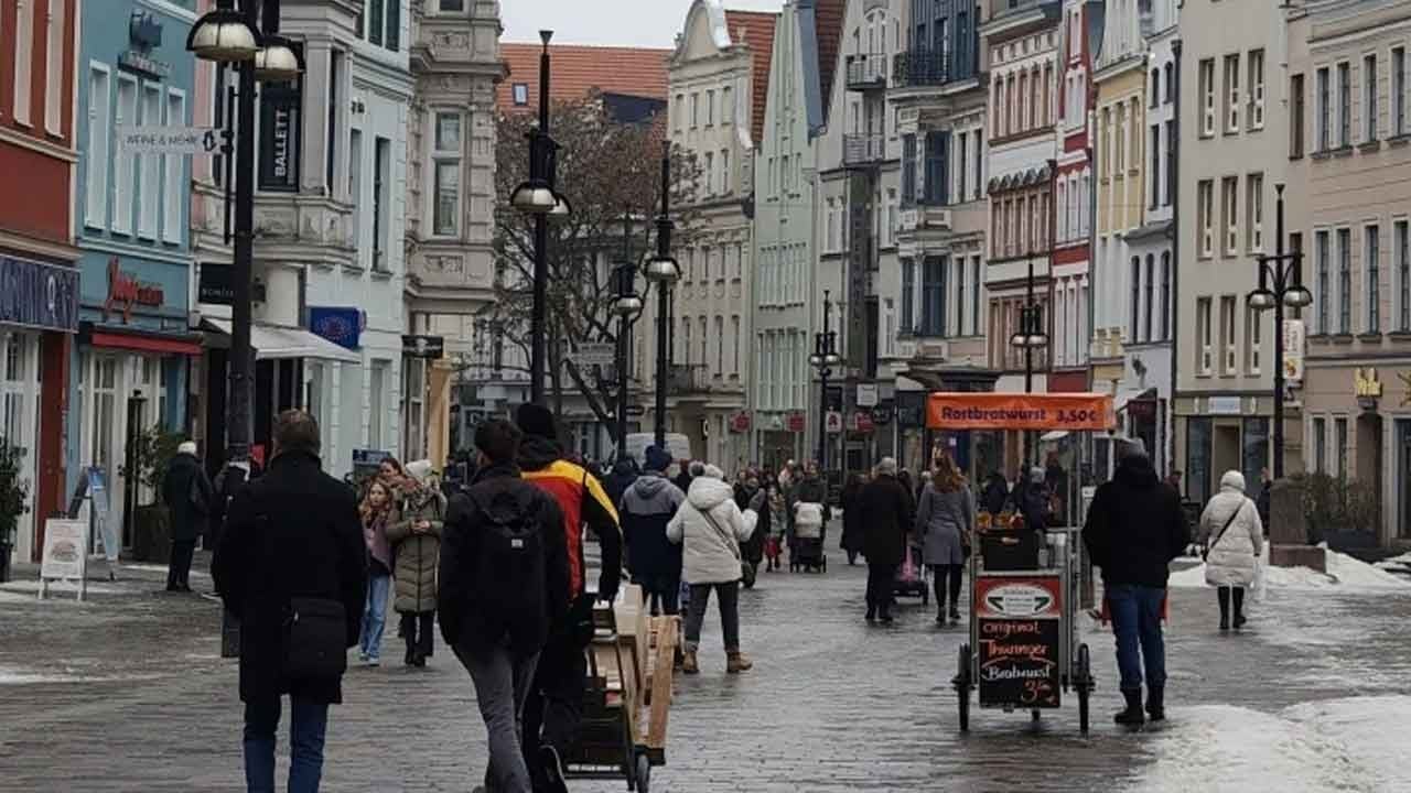 Avrupa’da ekonomik sıkıntı gençleri bezdirdi! Biz demiyoruz Almanya söylüyor: Her 5 gençten biri ülkeden ayrılmak istiyor