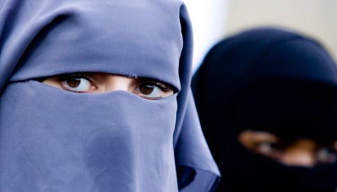 Avrupa’da ‘haçlı’ zihniyeti hortladı: O ülkede burka ve peçeye yasak getirildi