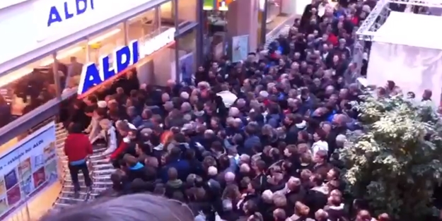 Şok eden görüntü! Koronavirüs korkusu bunu da yaptırdı
