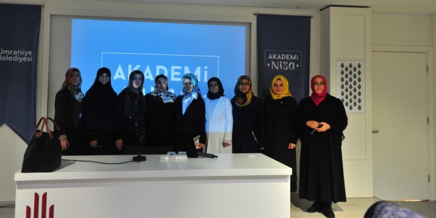 Avrupa'da müslüman kadın portresi Ümraniye'de konuşuldu