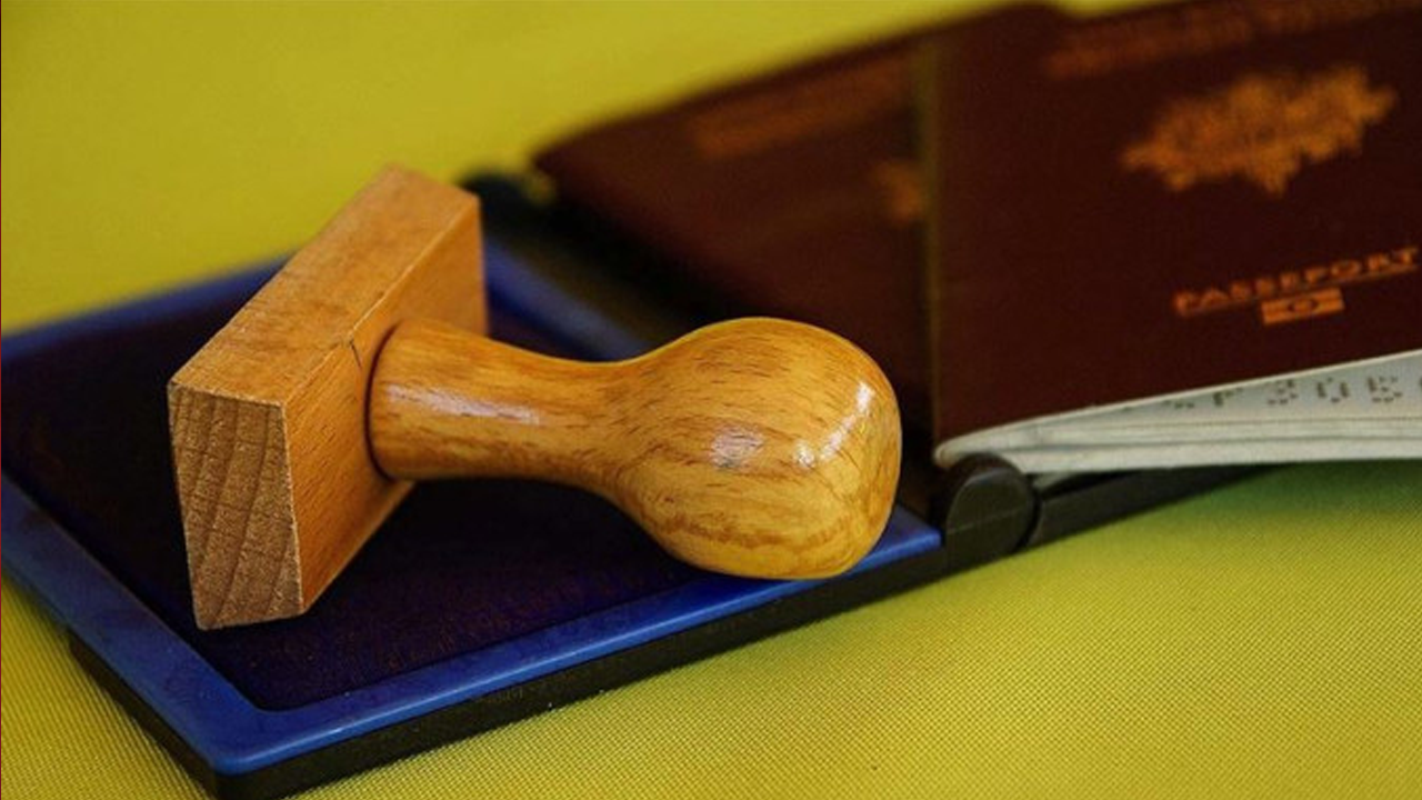 Avrupa'da para ile vatandaşlığa son!