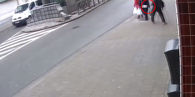 Avrupa'da rezalet! Müslüman kadına yumruk atıp kaçtı