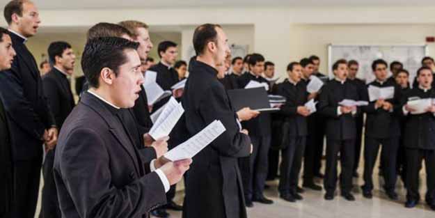 Avrupa'da 'şeytan çıkarma' olay oldu!