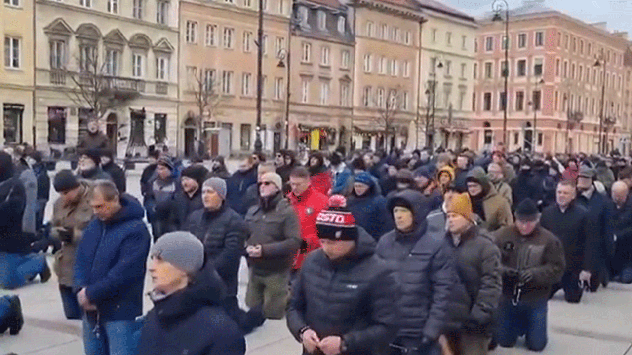 Avrupa’da sokakta ibadet serbest, Türkiye’de olunca ‘yobazlık’…