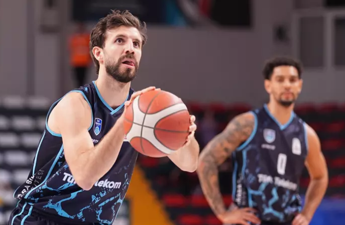 Avrupa’da Türk fırtınası: Tarihi final için parkeye çıkıyor