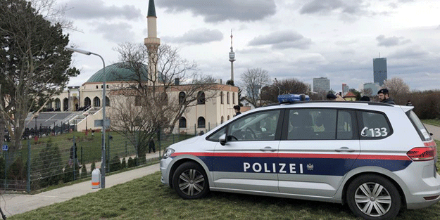 Avrupa'daki camilerde 'önlem'