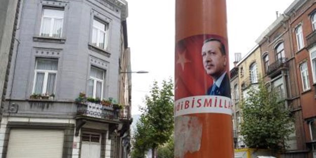 Avrupa'daki Erdoğan afişleri en çok onları rahatsız etti