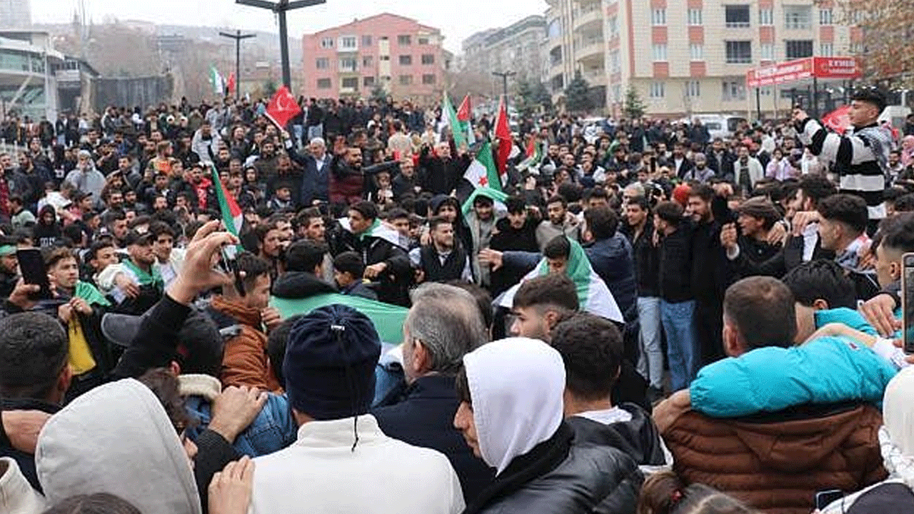 Avrupa'daki Suriyeliler, Baas rejiminin devrilmesiyle sokaklara döküldü!