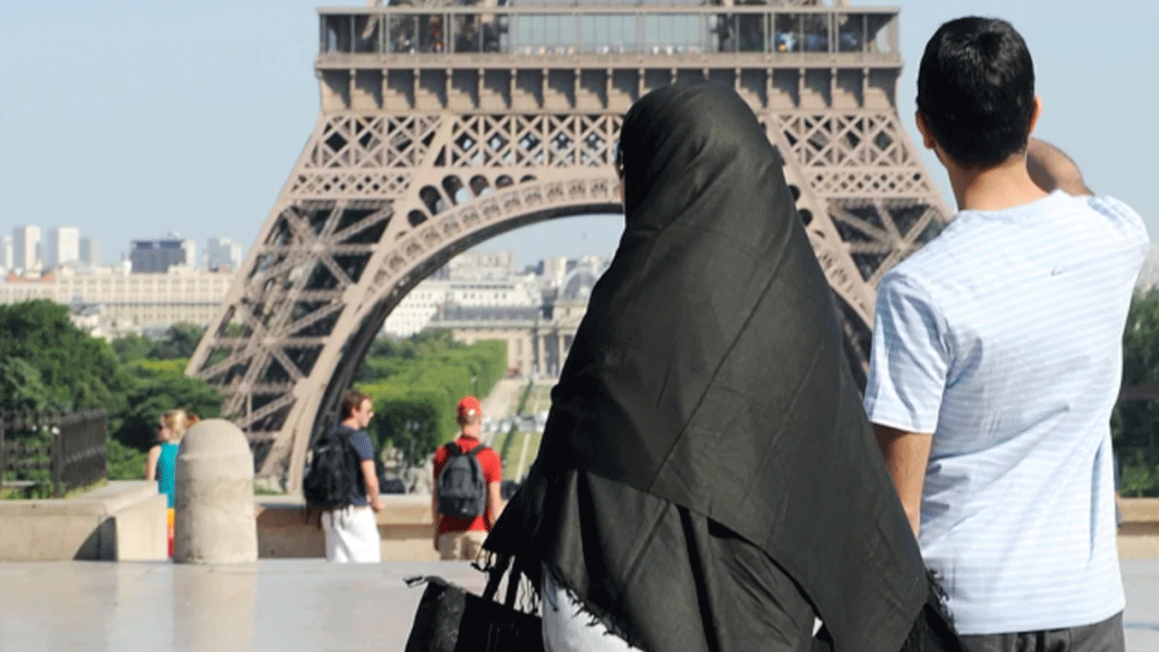 Avrupa’dan dost olmaz! Müslümana ev başörtülüye iş yok