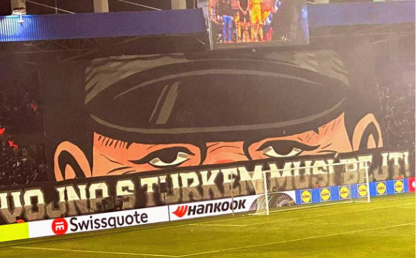 Avrupalı ırkçılığı yine akladı: "Türklerle savaş" pankartını görmezden gelen UEFA, Fenerbahçe’ye ağır ceza yağdırdı