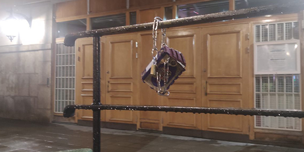 Avrupalı siyasilerin nefret söylemi netice veriyor! İsveç'te cemaati tehdit edilen camiye İslamofobik saldırı