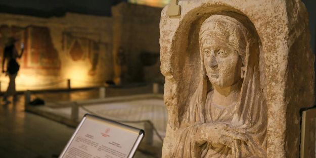 Avrupalıların çaldığı Zeugma Mezar Steli Türkiye'ye iade edildi