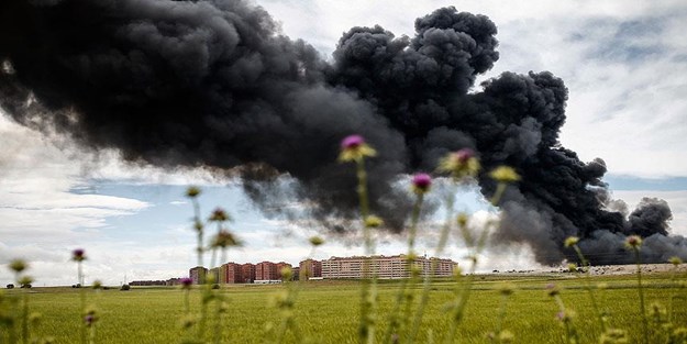 Avrupa'nın en büyük lastik mezarlığında yangın