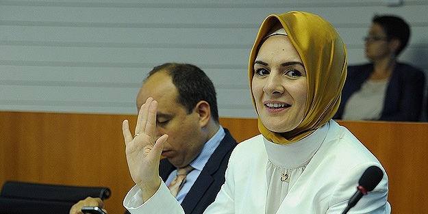 Avrupa'nın ilk başörtülü milletvekiline ihraç