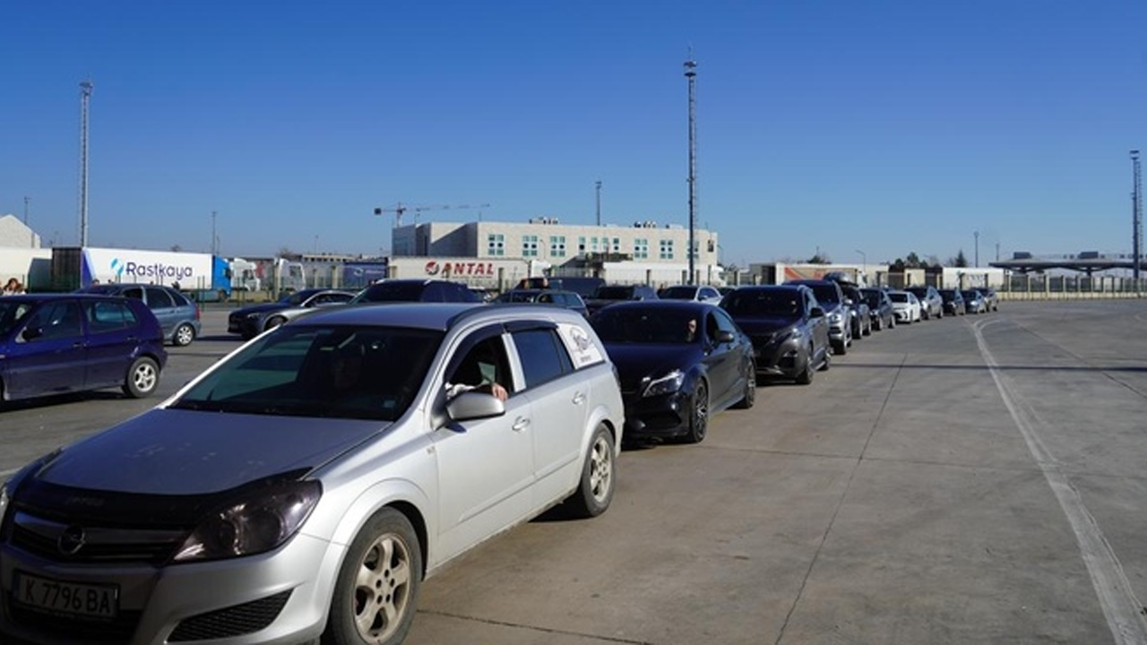 Avrupa'ya açılan sınır kapılarından geçişler arttı