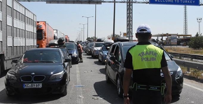 Avrupa'ya çıkışta trafik yoğunluğu