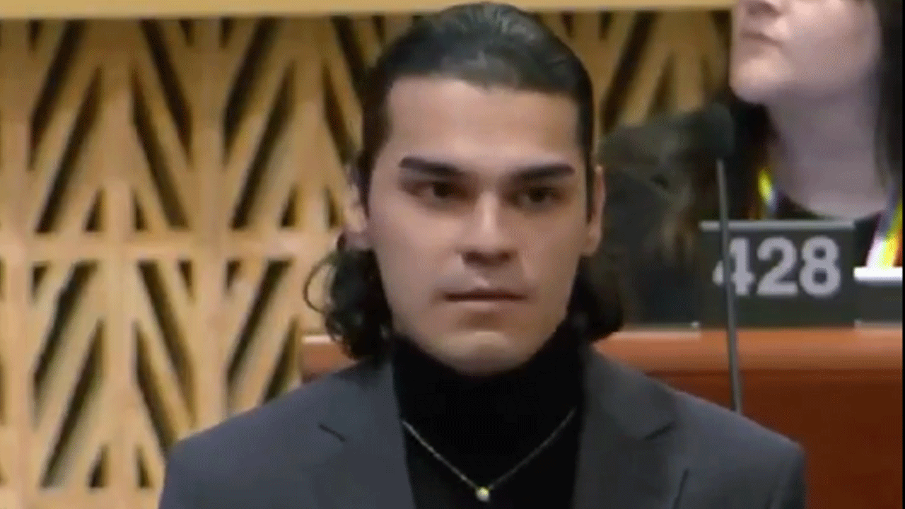 Avrupa’ya Türkiye’deki polis şiddetini şikâyet etti ama yüzünde çizik bile yok!