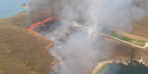 Avşa Adası'ndaki arazi yangınına müdahale ediliyor