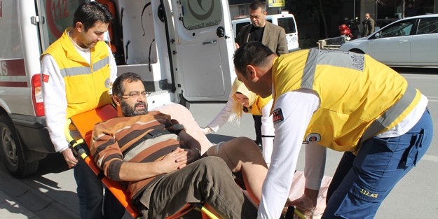 Avukat yanlışlıkla kendini vurdu