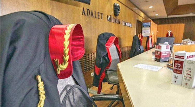 Avukattan, başörtülü hakimler için ‘reddi hakim’ talebi: Başörtüsü düşmanı bu kafa değişmez... Generaller tahliye edildi 28 Şubat kafası hortladı