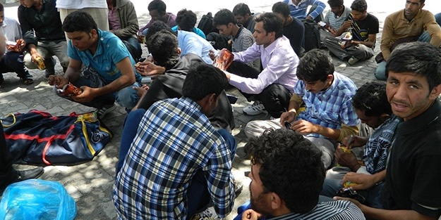 Avustralya insan tacirlerine para ödemiş