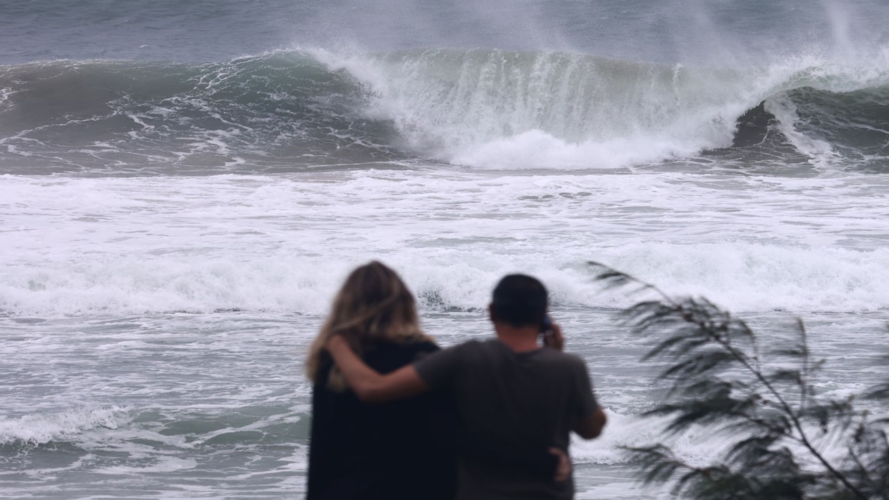 Avustralya'da 428 bin kişi elektriksiz kaldı, 1 kişi öldü