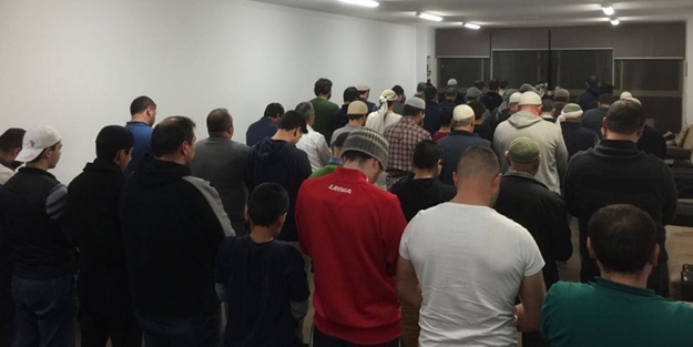 O ülkede ilk teravih namazı kılındı